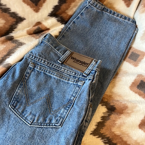 Wrangler Rugged Wear Jeans - Picture 5 of 6